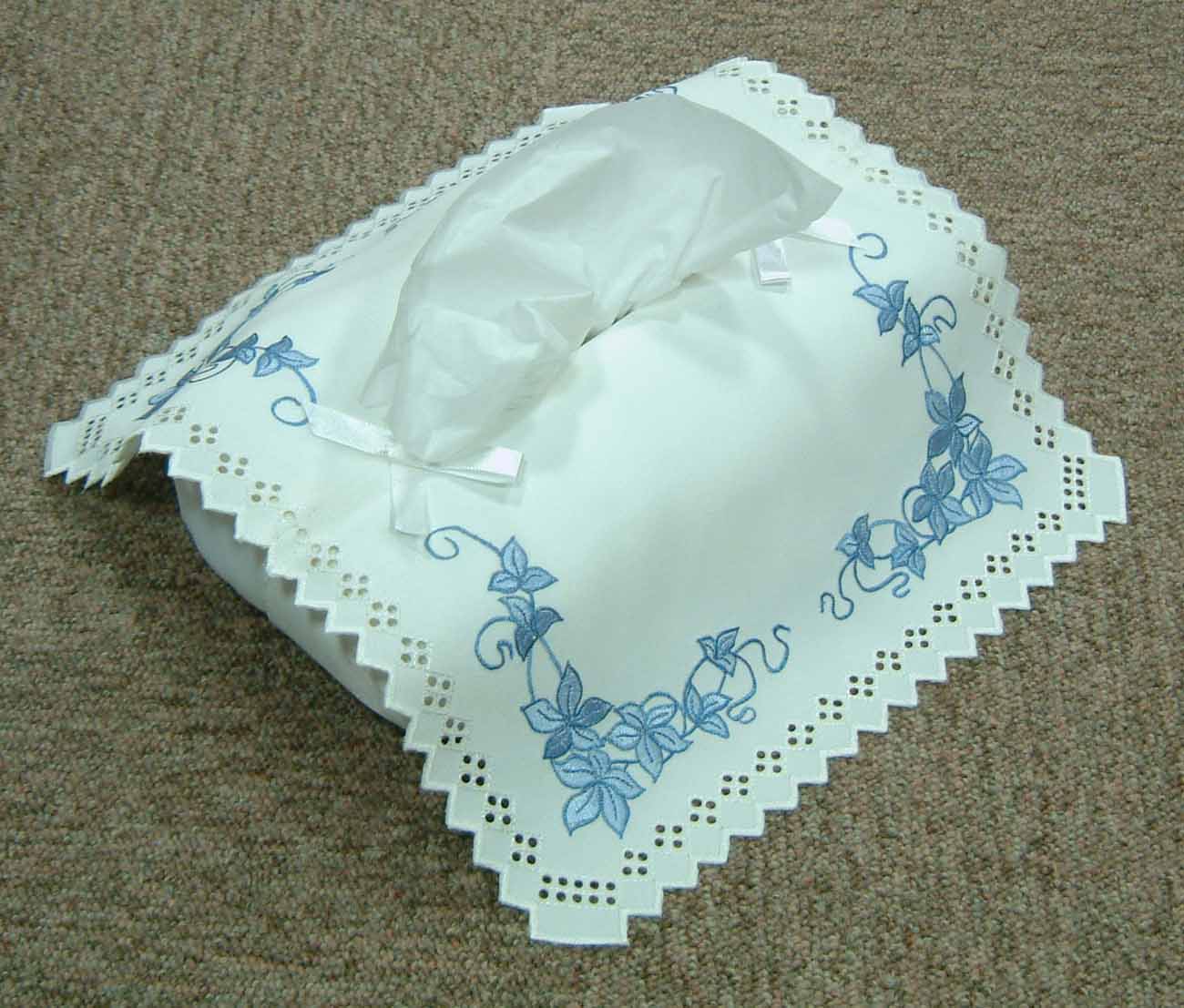 カットワークティッシュカバー 全体画像