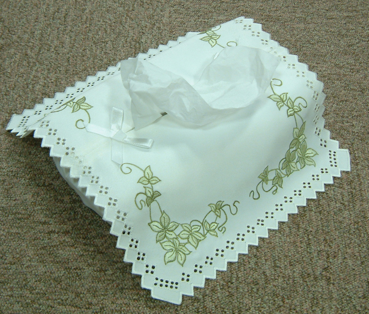 カットワークティッシュカバー 全体画像