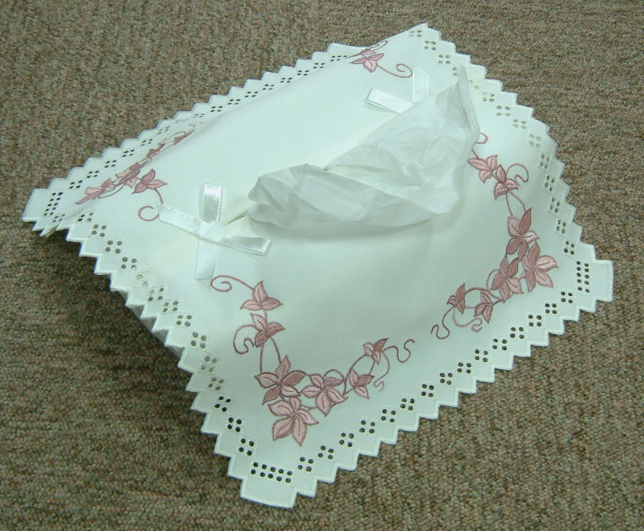 カットワークティッシュカバー 全体画像