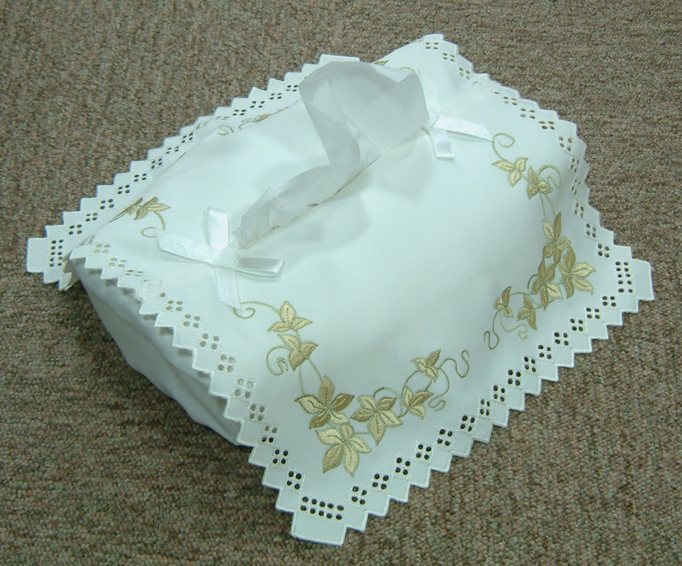 カットワークティッシュカバー 全体画像